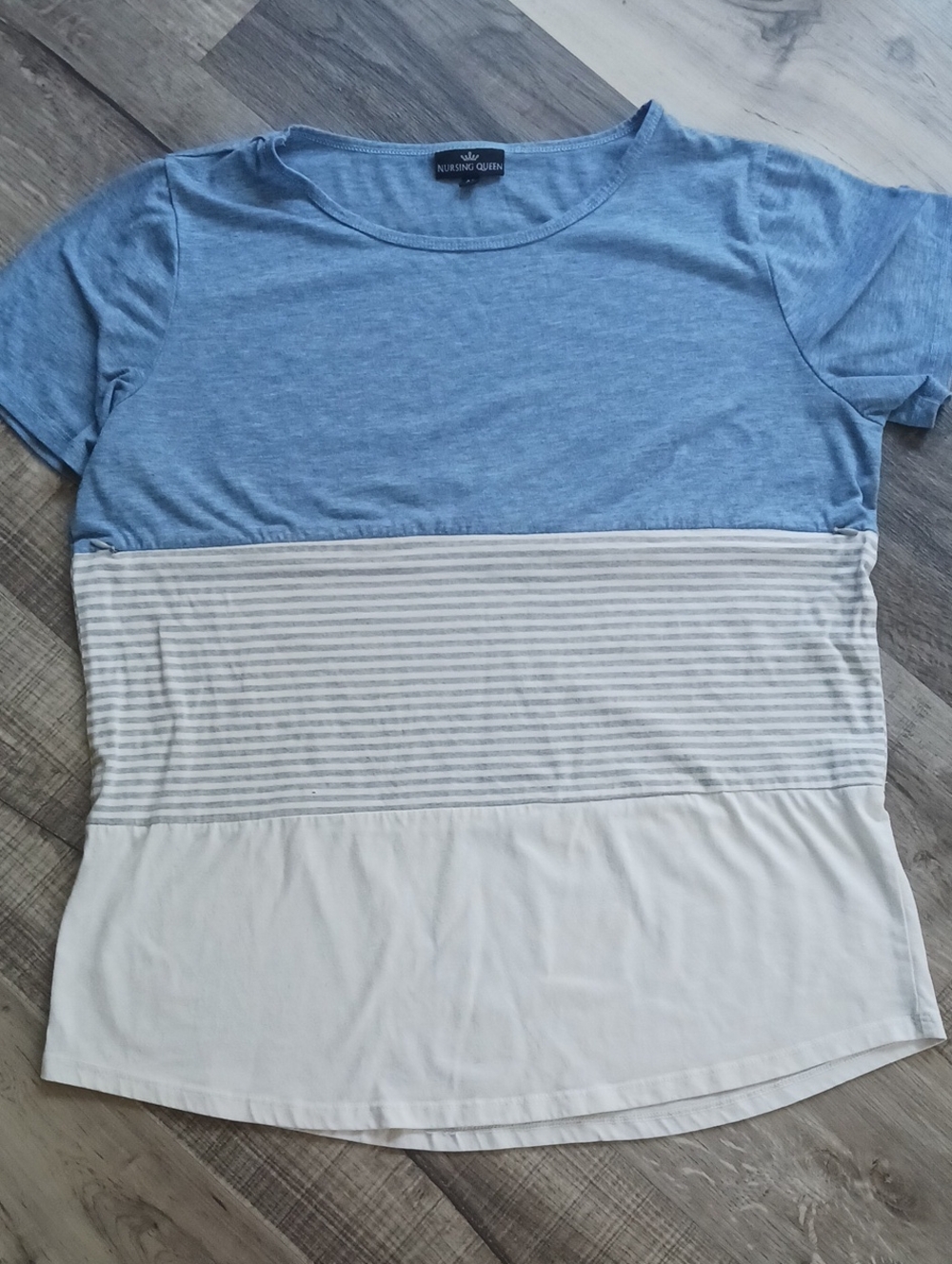 Nursing Queen Cotton Blue and White Colorblock Short Sleeve Zip Nursing Tee